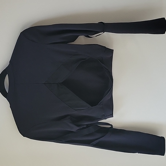 Alo Yoga Bandage Tribe Long Sleeve Top M Black - Picture 4 of 13